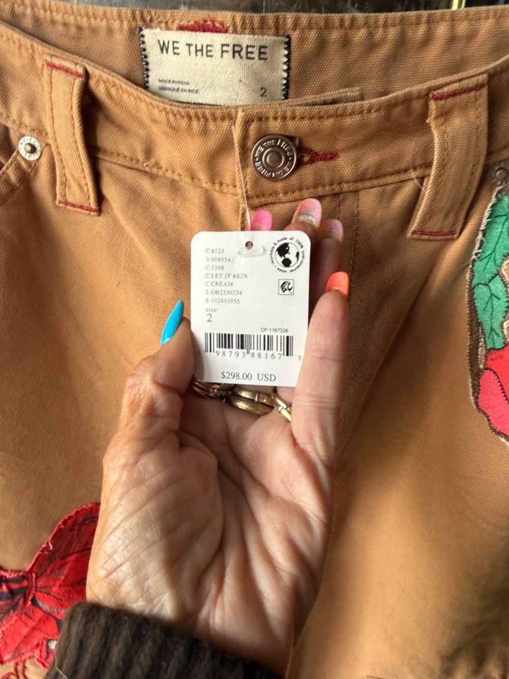 We The Free Tan Patchwork Cargo Pants with Red Floral Appliqués Sz 2 NWT - Picture 2 of 7